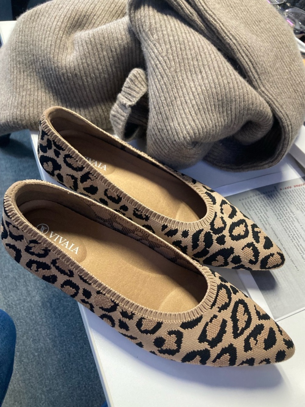 Like new US 8.5 Vivaia leopard pointed toe flats - Picture 3 of 9